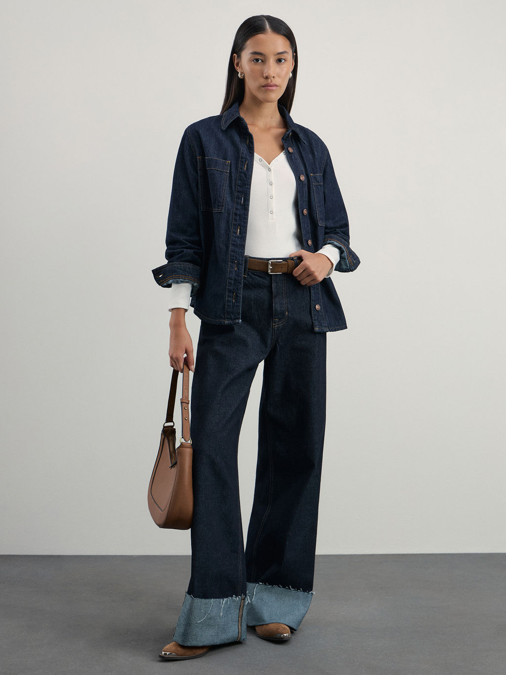 Лонгслив с V-образным вырезом в риб / Zarina  фото 3