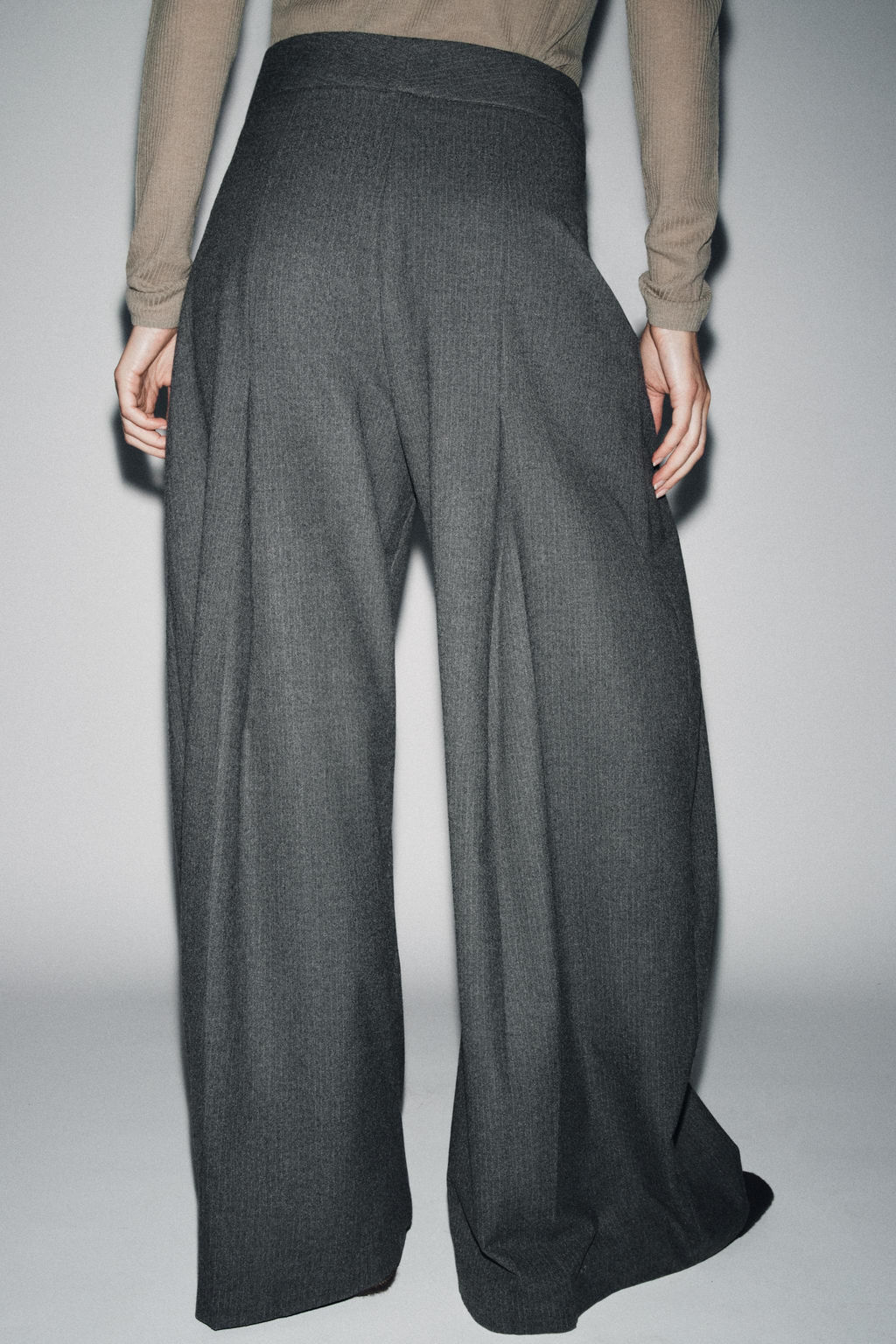 WIDE-LEG PINSTRIPE TROUSERS WITH DARTS ZW COLLECTION - Zara фото 3