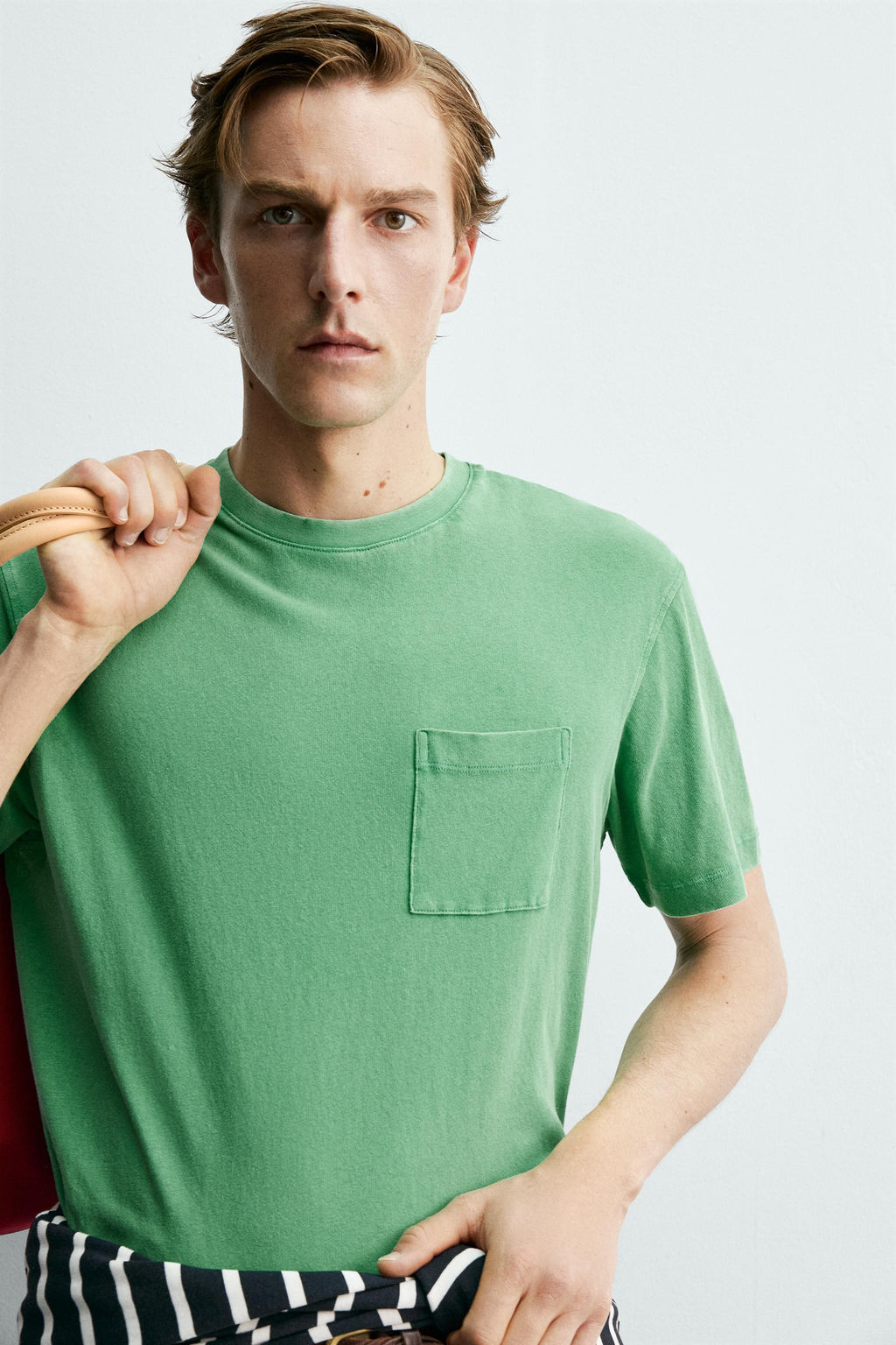 CAMISETA BOLSILLO AARON LEVINE X ZARA / Verde фото 5