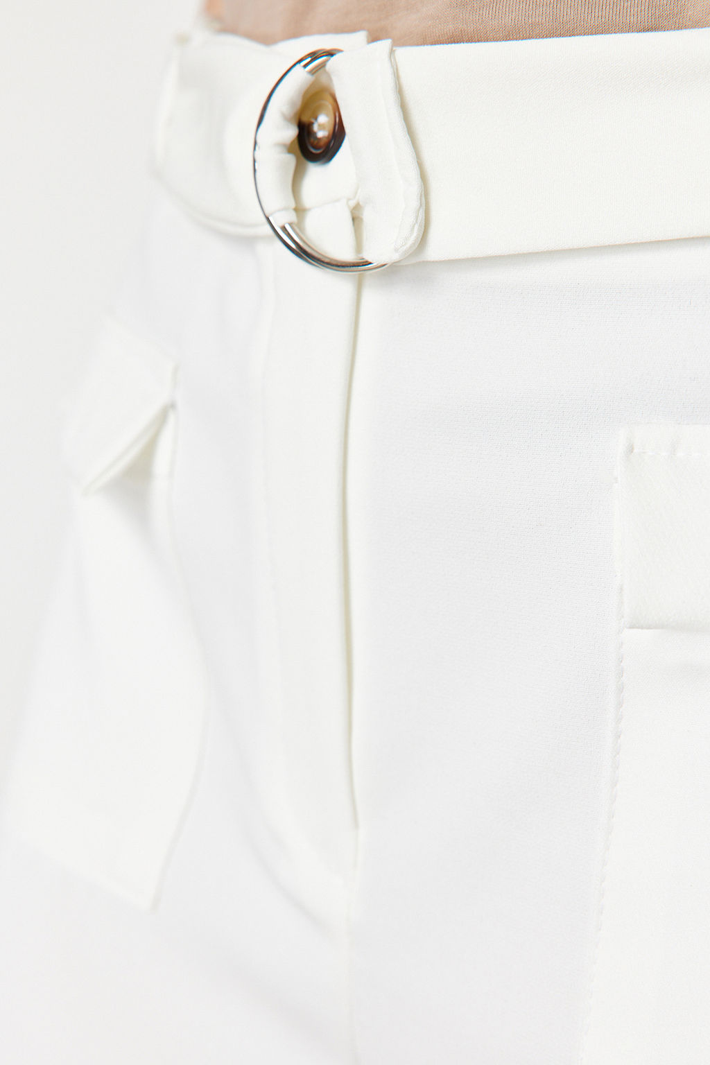 Ekru Cep Kapakl? Kemerli Mini Dokuma Sort TWOSS24SR00031