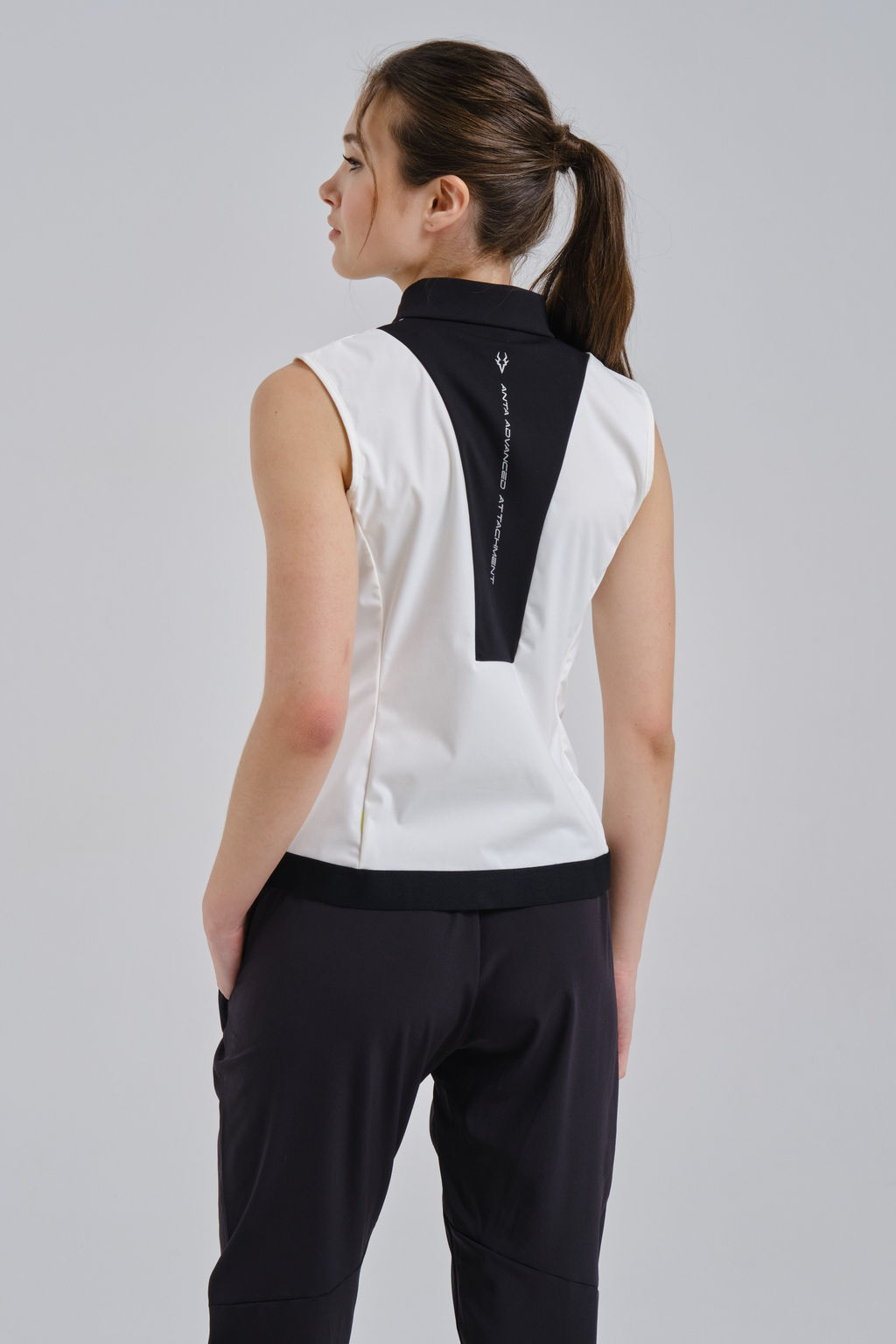 Жилет Бежевый/Черный ADVANCED RUNNING Knit Vest - Anta фото 4