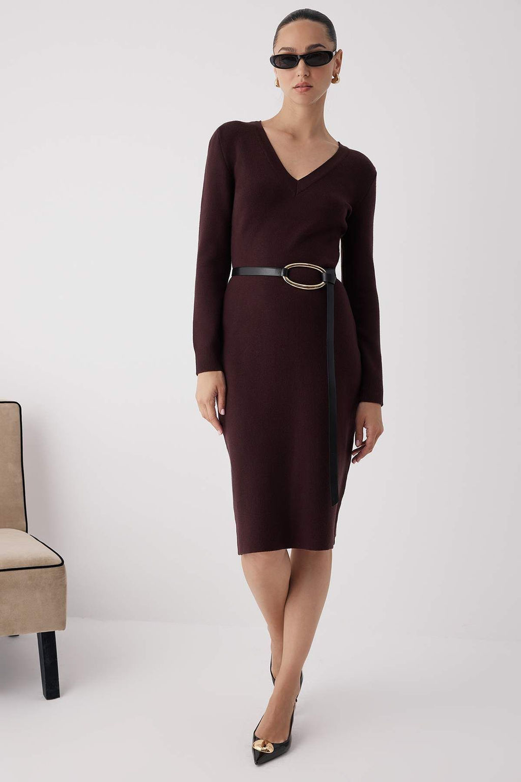 Kahverengi Wardrobe Essentials Premium Iplik/Ozel Iplik V Yaka Midi Triko Elbise TWOAW26EL00007