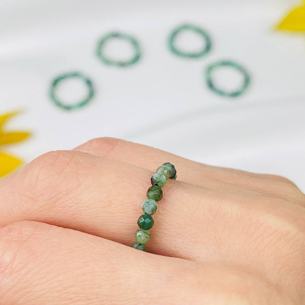 Кольцо на резинке из зеленого Берилла 17 р.