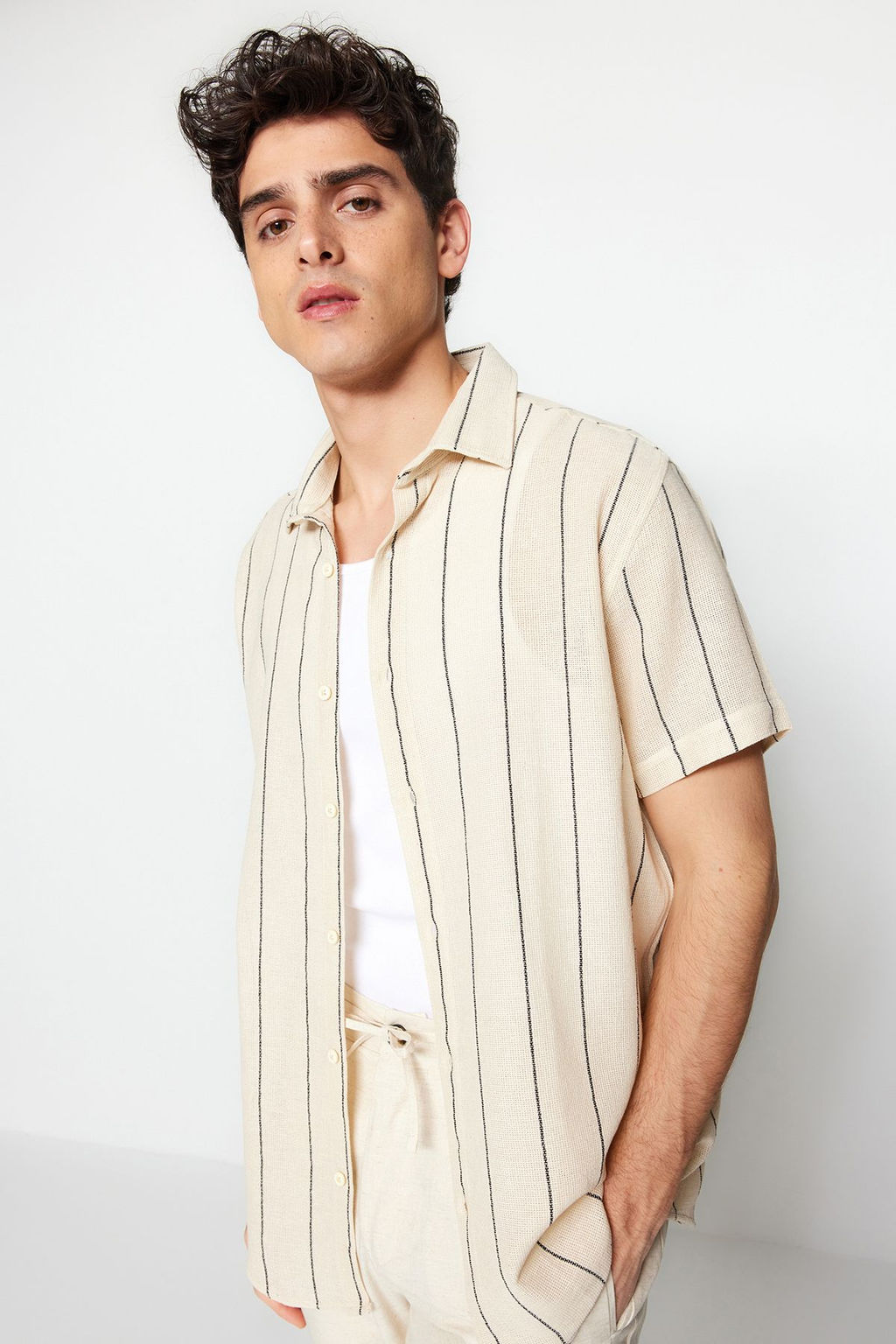 TRENDYOL MAN Premium Siyah Regular Fit Cizgili Dokulu Yazl?k Gomlek TMNSS23GO00063 - Trendyolmilla фото 14