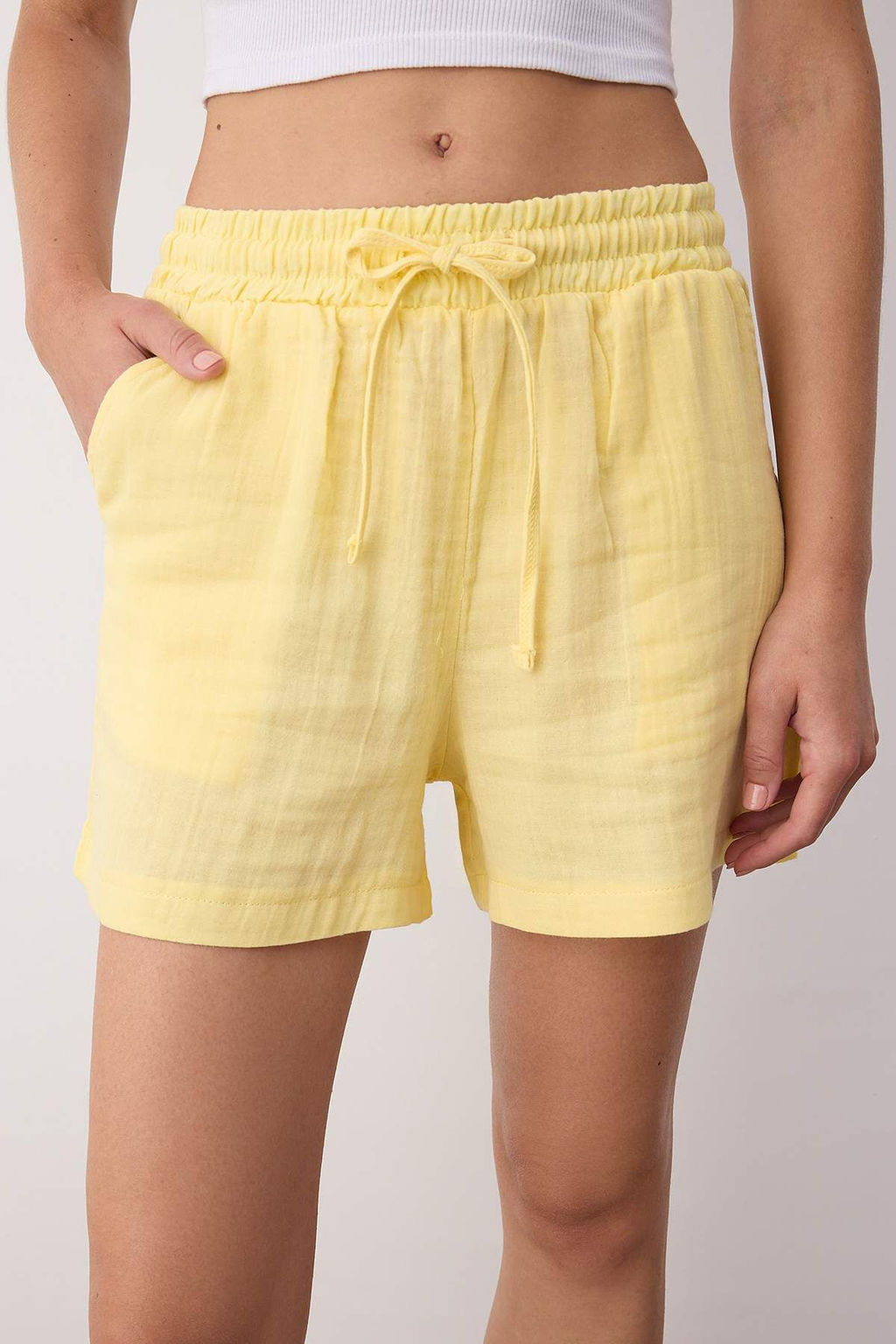 Siyah Muslin Beli Lastikli Yuksek Bel City Boy Sort & Bermuda TWOSS25SR00233 - Trendyolmilla фото 3