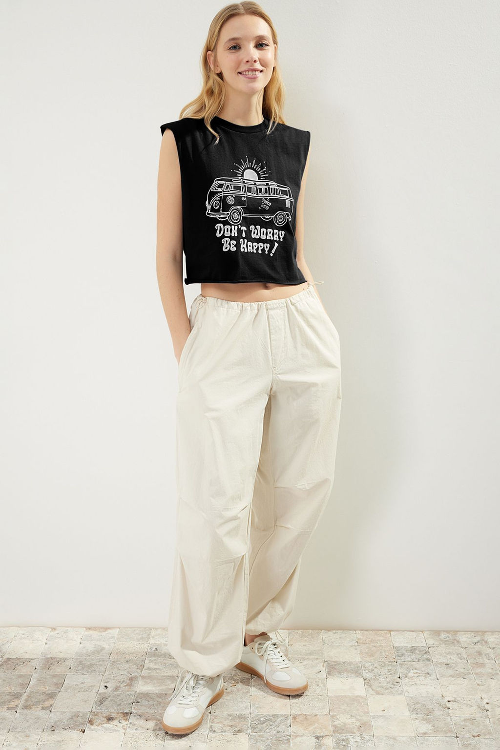 TRENDYOLMILLA K?rm?z? %100 Pamuk Bask?l? Kolsuz Relaxed/Rahat Kal?p Crop Bisiklet Yaka Orme T-Shirt TWOSS23TS00122  фото 27