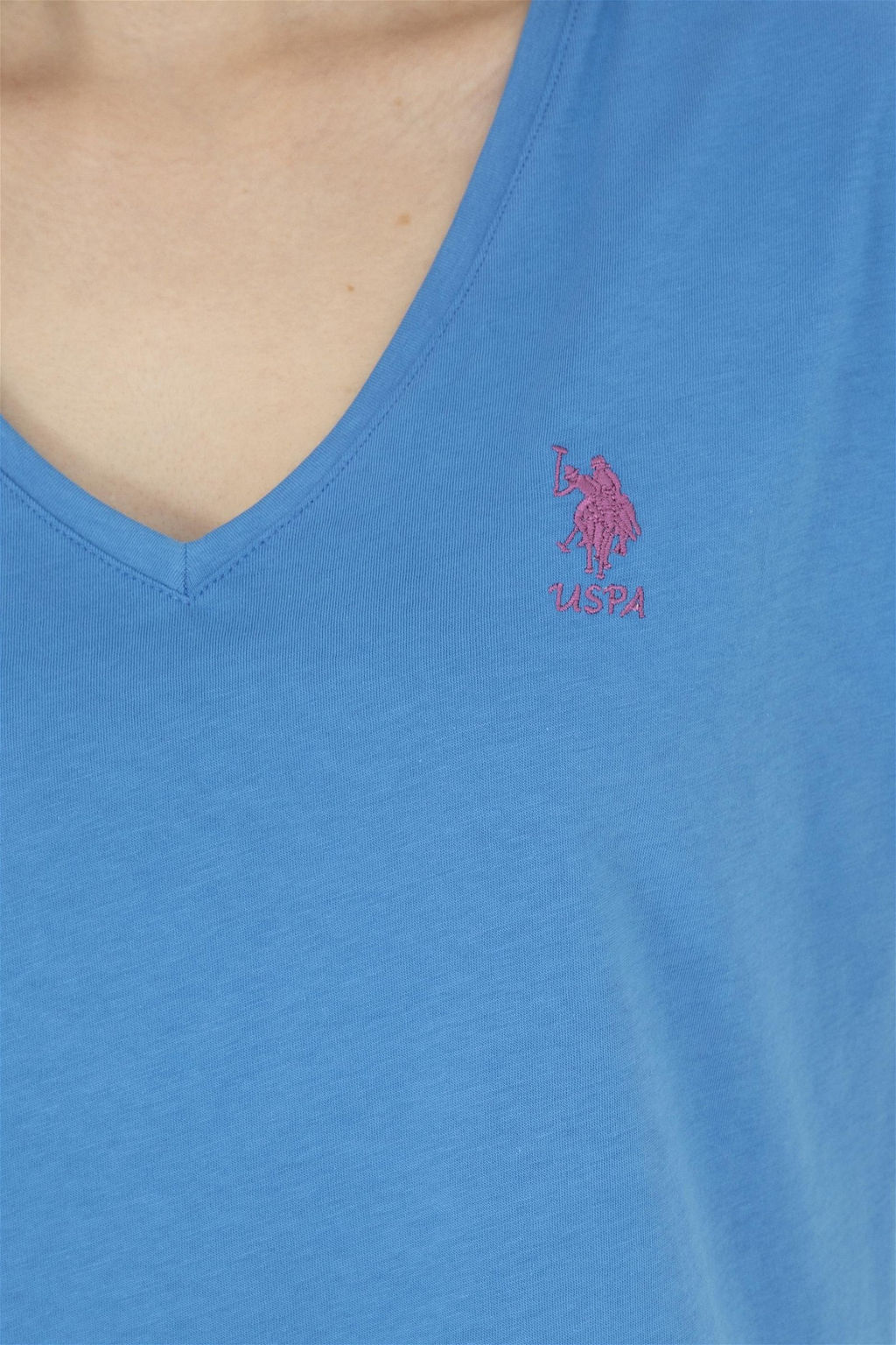 Женская базовая футболка Saks с v-образным вырезом Неожиданная скидка в корзине - U.s. polo assn фото 7