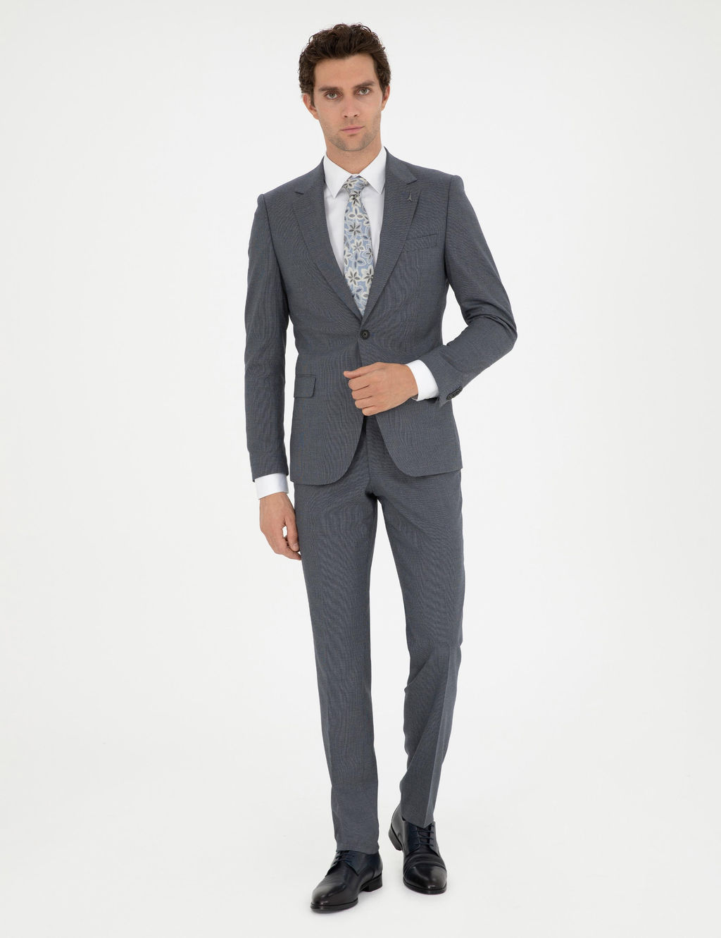 Синий зауженный костюм