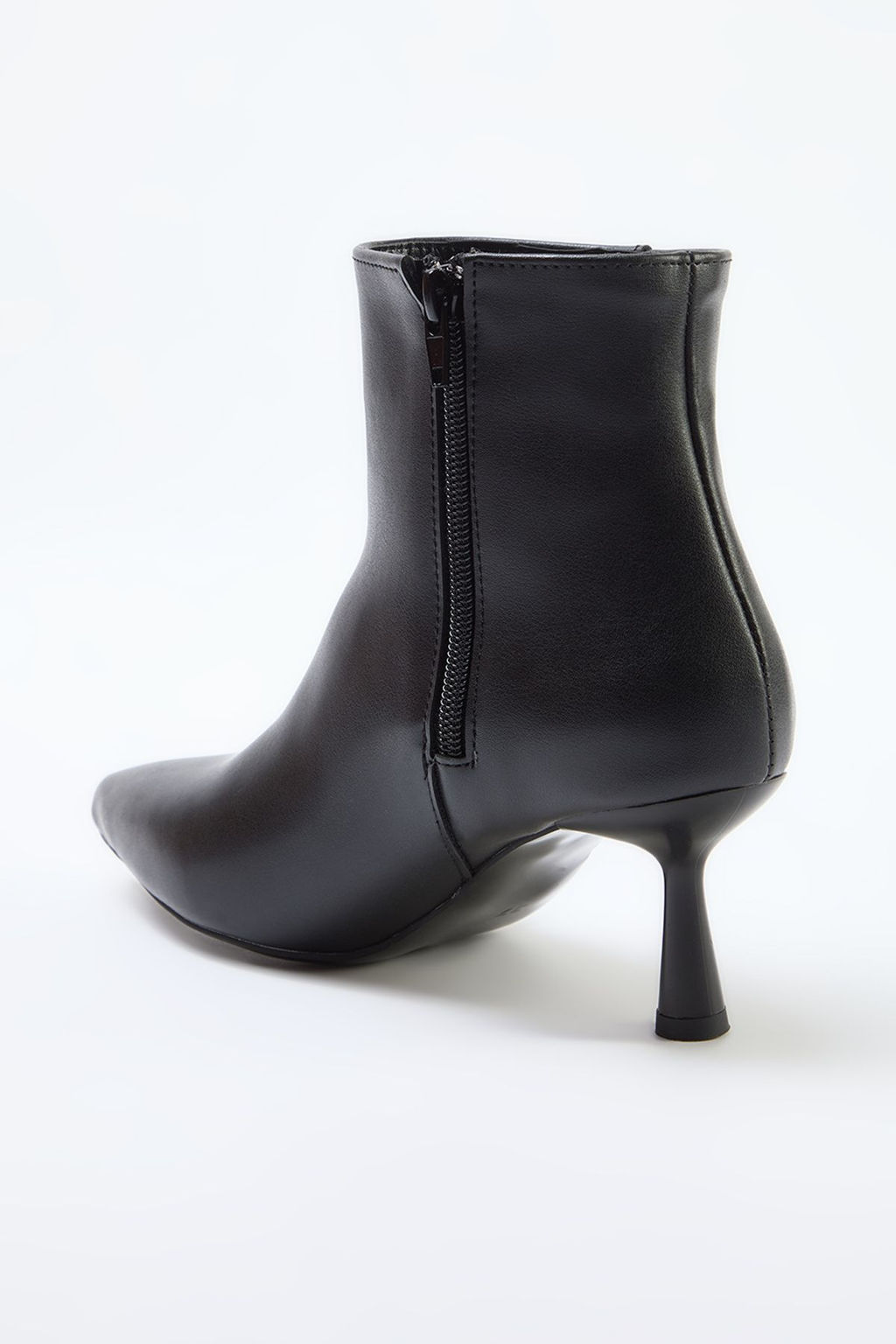 Trendyol Shoes Siyah Sivri Burun Kad?n Ince Topuklu Yar?m Bot TAKAW25BO00016 - Trendyolmilla фото 4