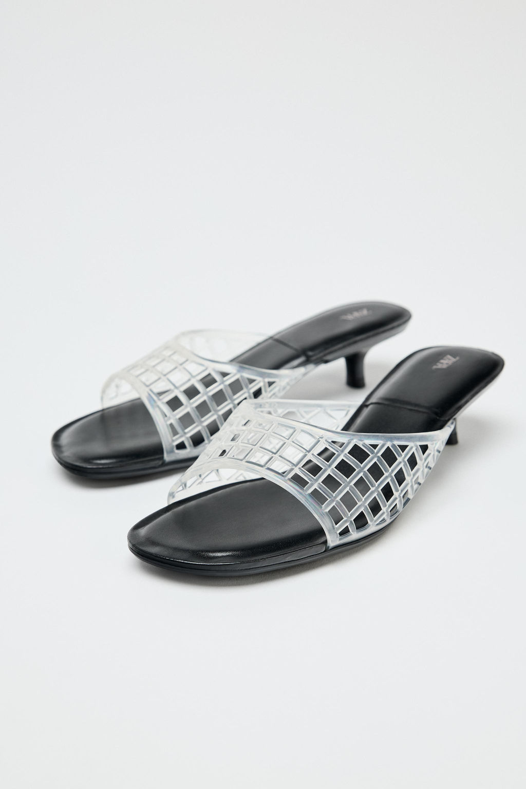 RUBBERISED-EFFECT KITTEN HEEL MULES - Zara фото 5