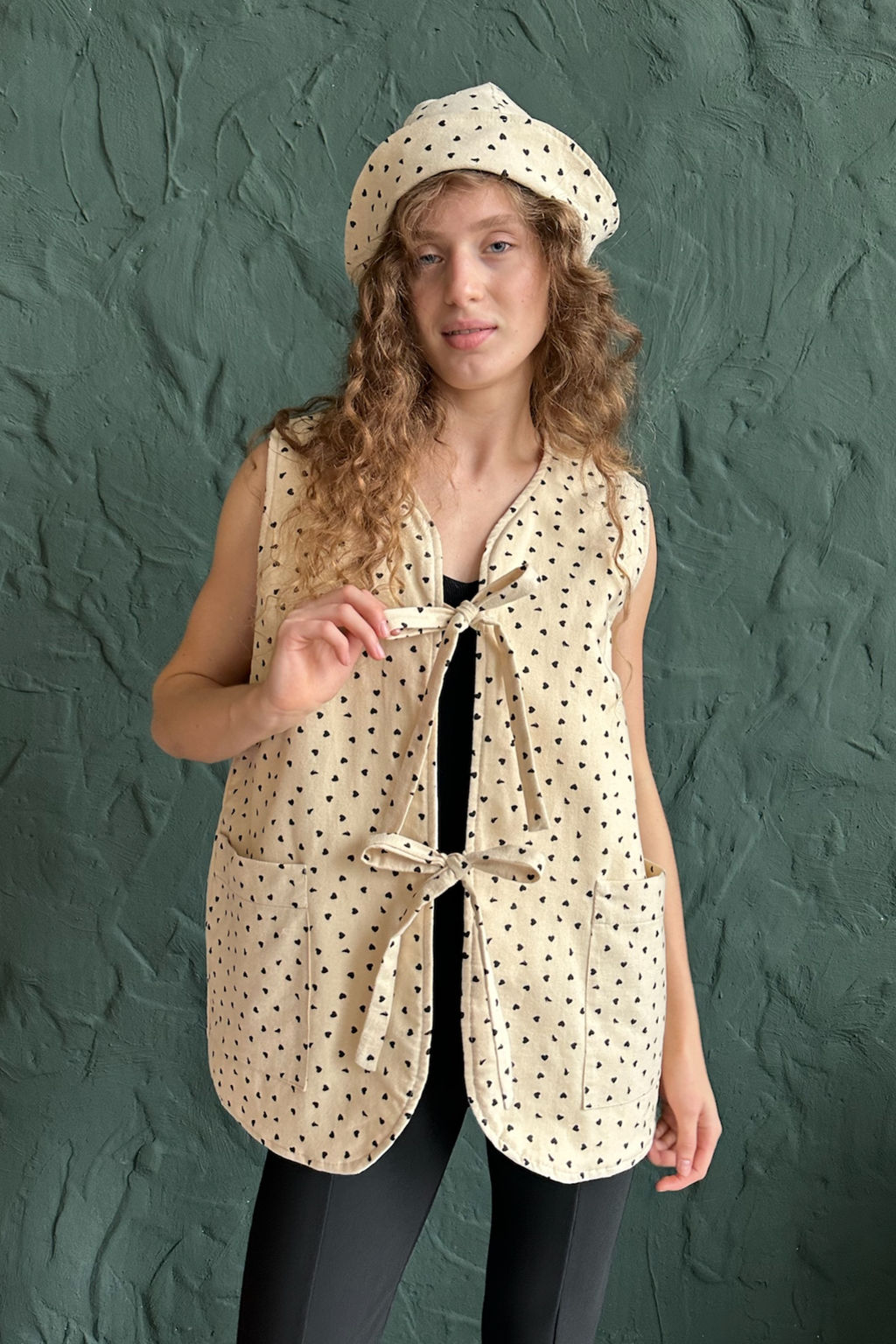 Жилет стеганый HOME109/03/Бежевый, черный