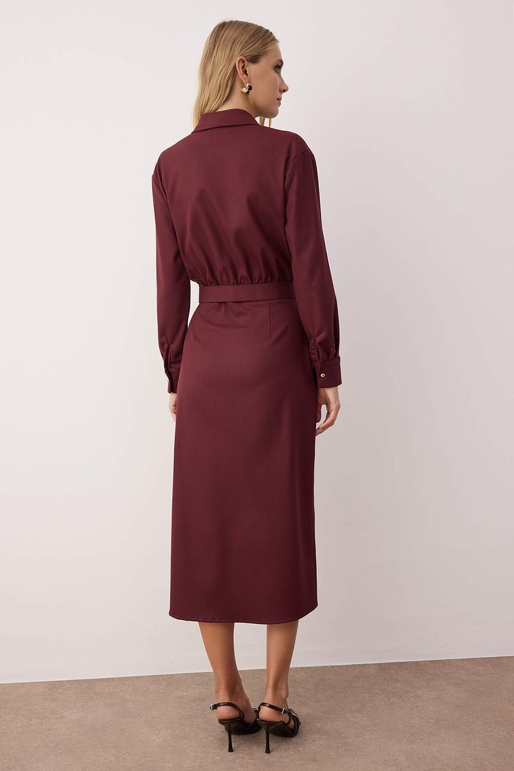 Bordo Kemerli Cep Detayl? Premium Kumas Midi Dokuma Elbise TWOAW26EL00118 - Trendyolmilla фото 4