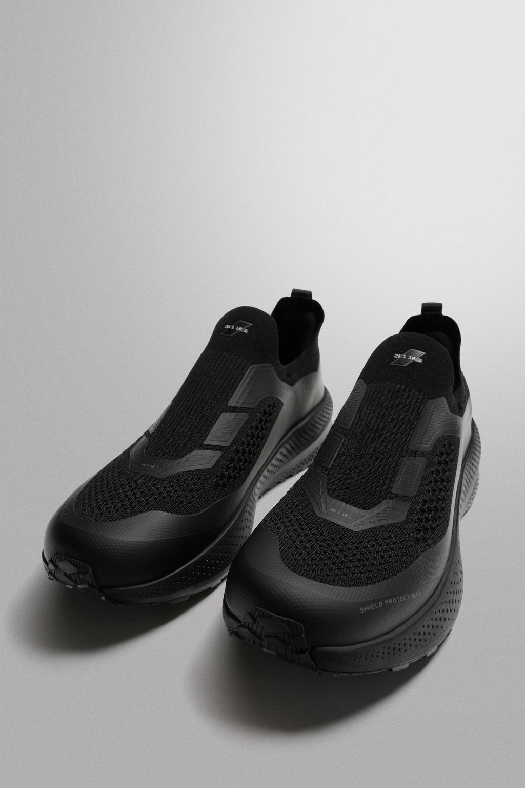 LACELESS RUNNING TRAINERS