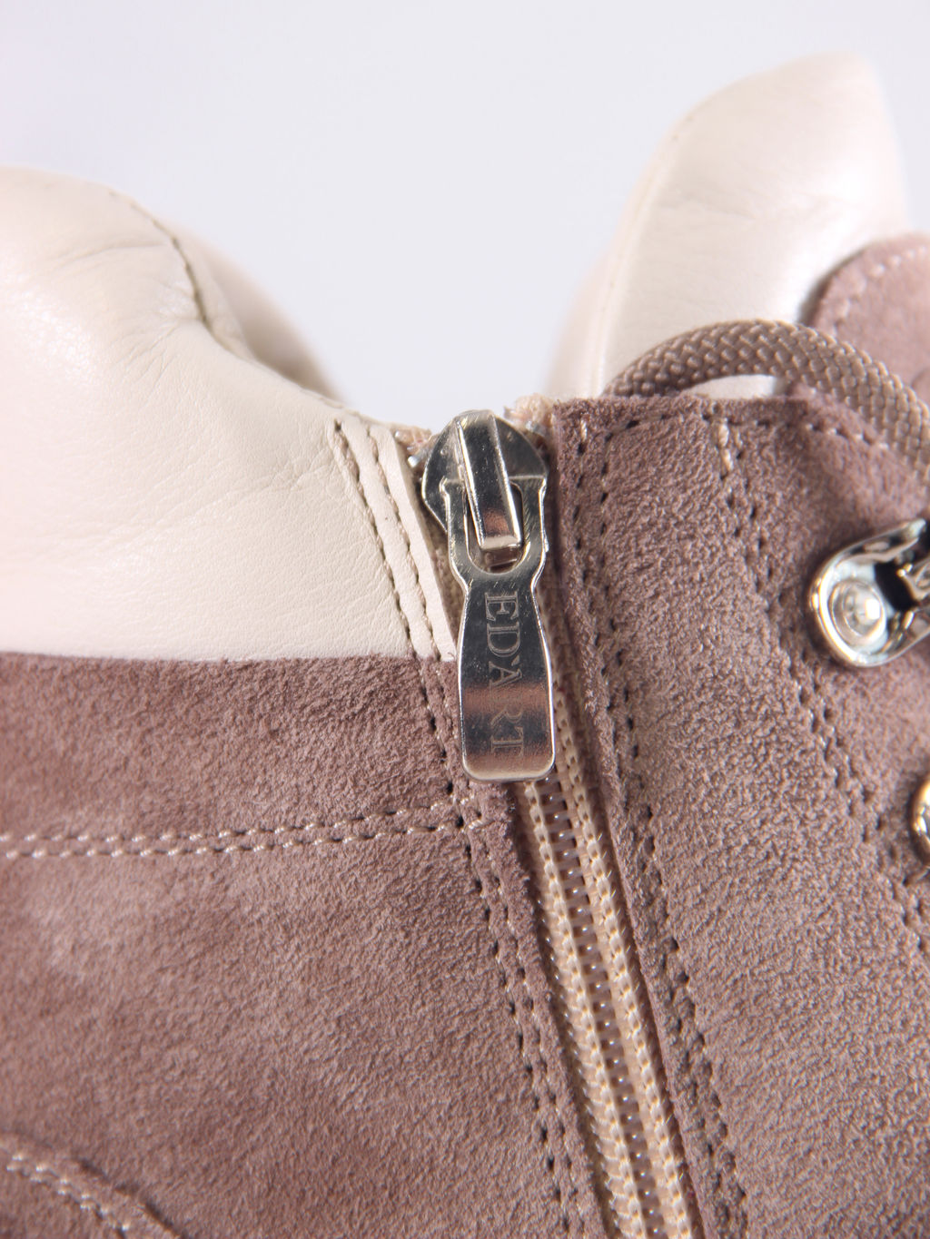 Ботинки 261.uno9br.Капучино замша+бежевый/мех