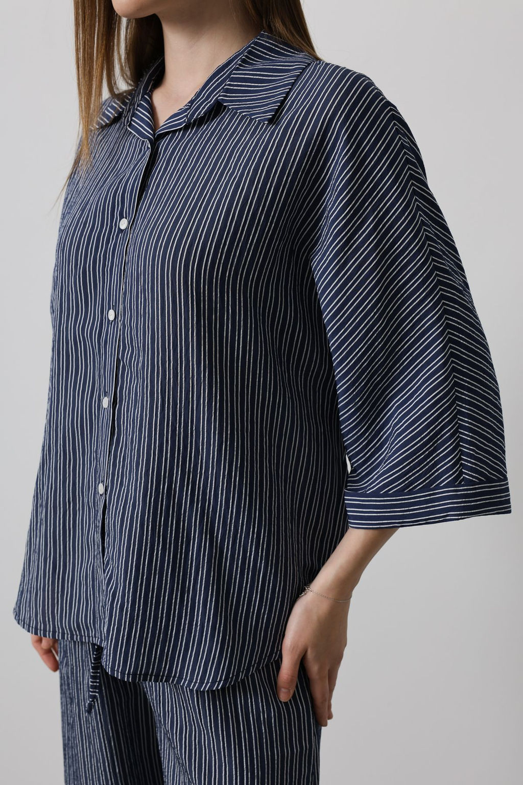 TRENDYOLMILLA Lacivert Truvakar Kol Oversize Cizgili Gomlek TWOSS25GO00062 фото 7