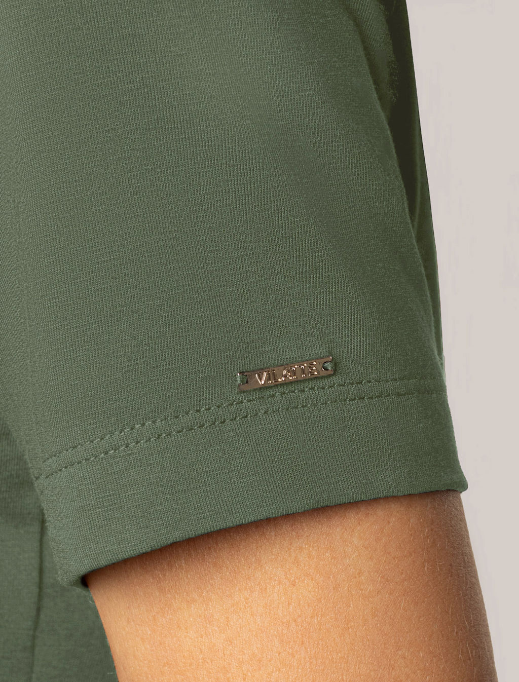Футболка Vilatte из хлопка с эластаном оливковая фото 2