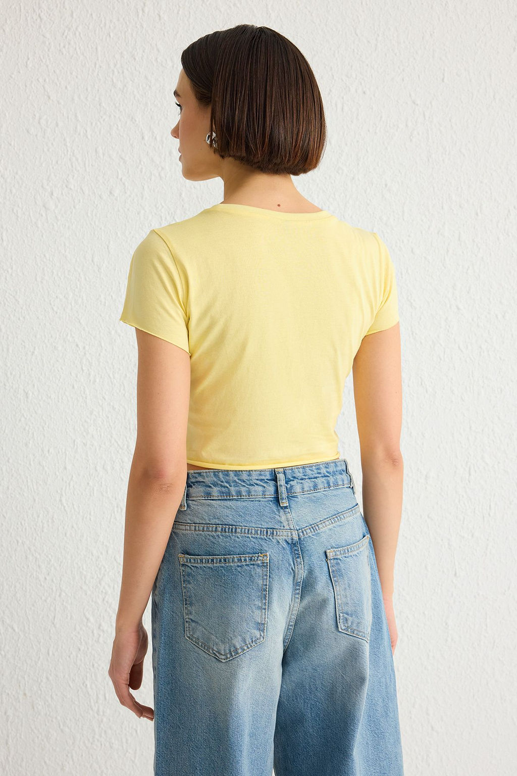 TRENDYOLMILLA Antrasit Nervurlu Fitted/Vucuda Oturan Crop Orme T-Shirt TWOSS25TS00000 фото 5