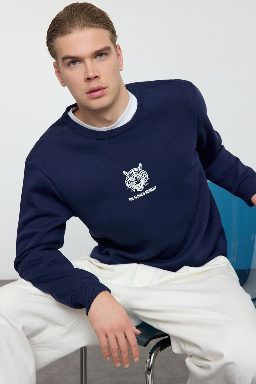TRENDYOL MAN Lacivert Oversize/Genis Kesim Hayvan Bask?l? Pamuklu Sweatshirt TMNAW25SW00129 - Trendyolmilla фото 2