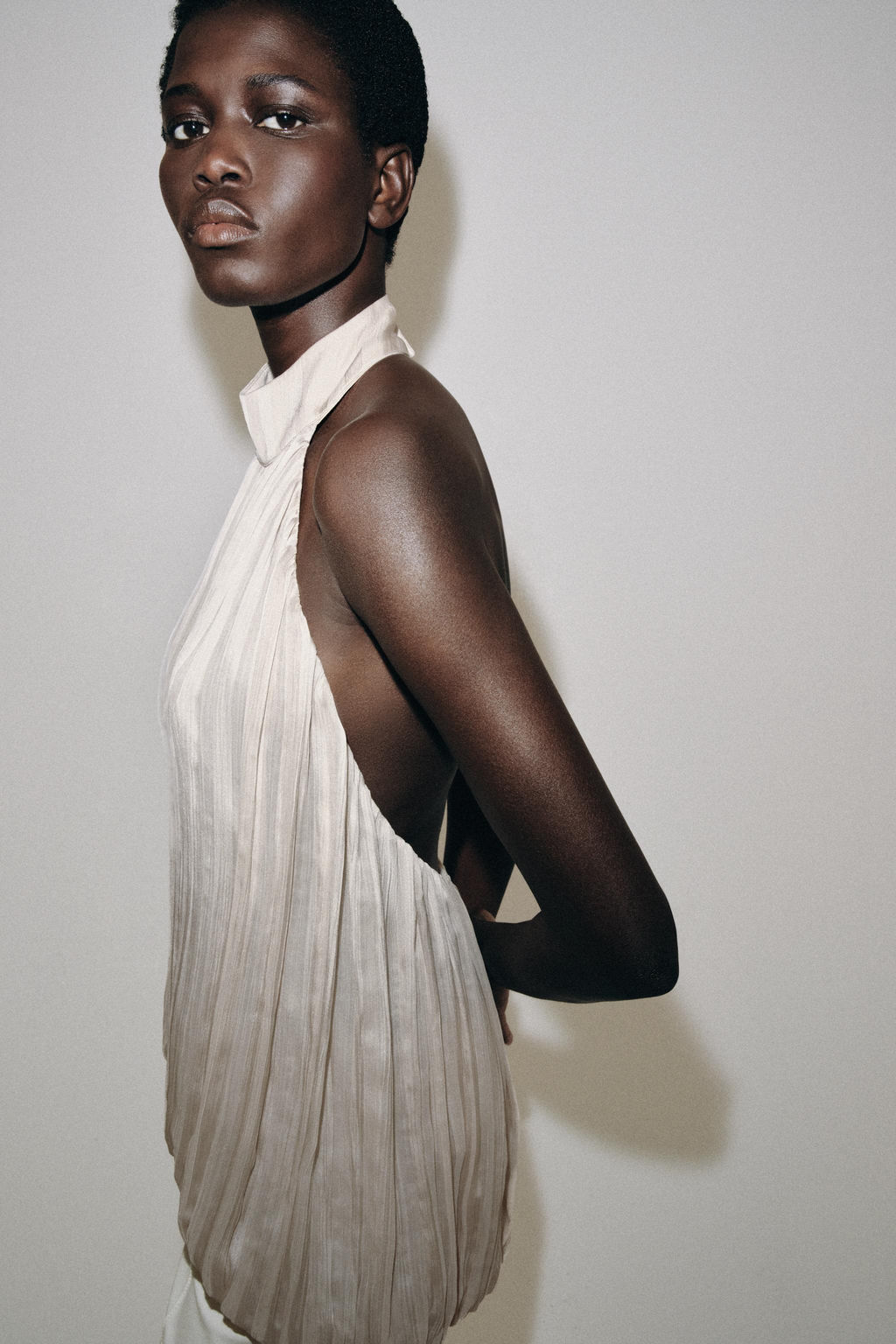 TOP HALTER PLISADO ZW COLLECTION / Perla / Beige - Zara фото 6