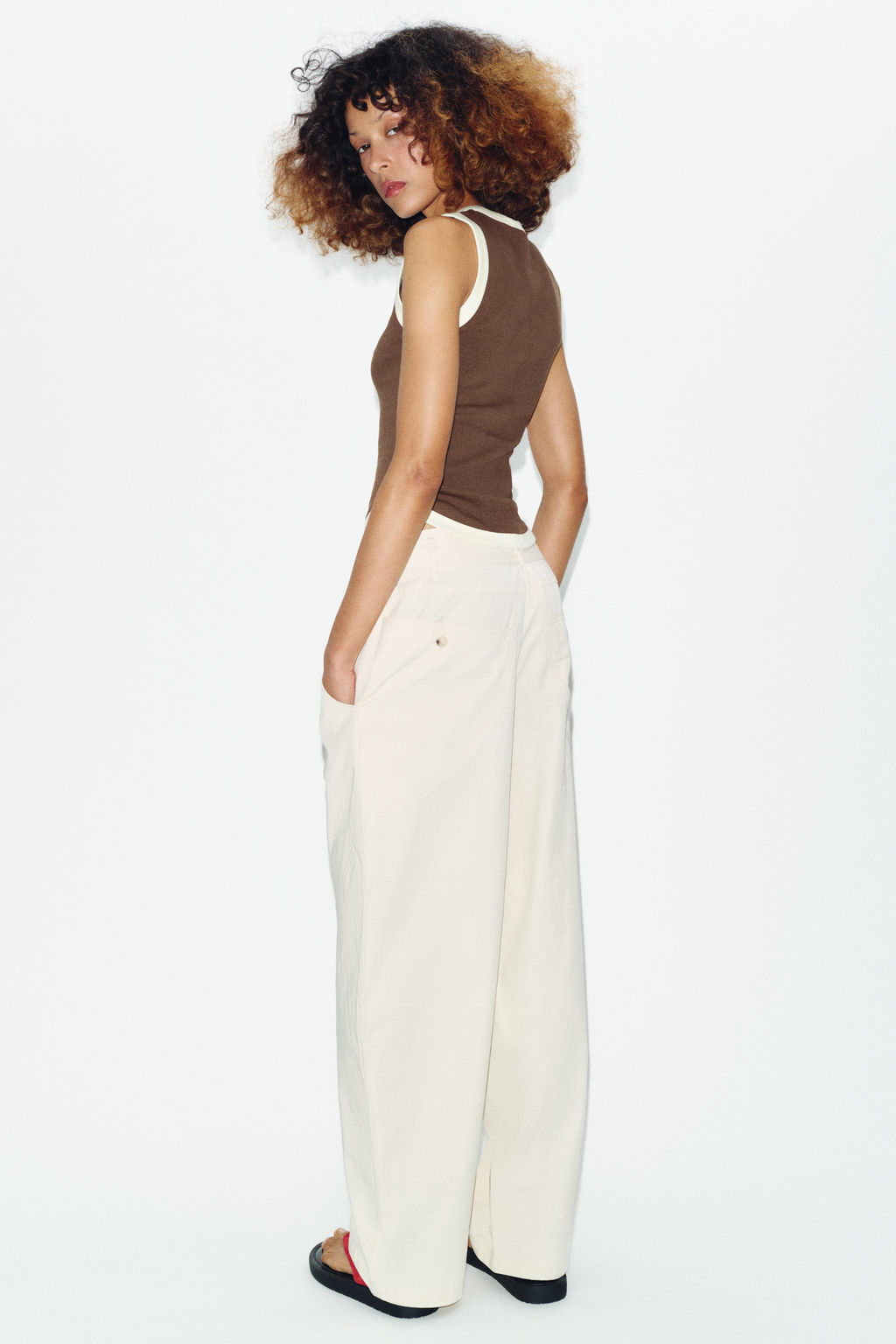 CAMISETA VIVOS CONTRASTE / Marr?n - Zara фото 4