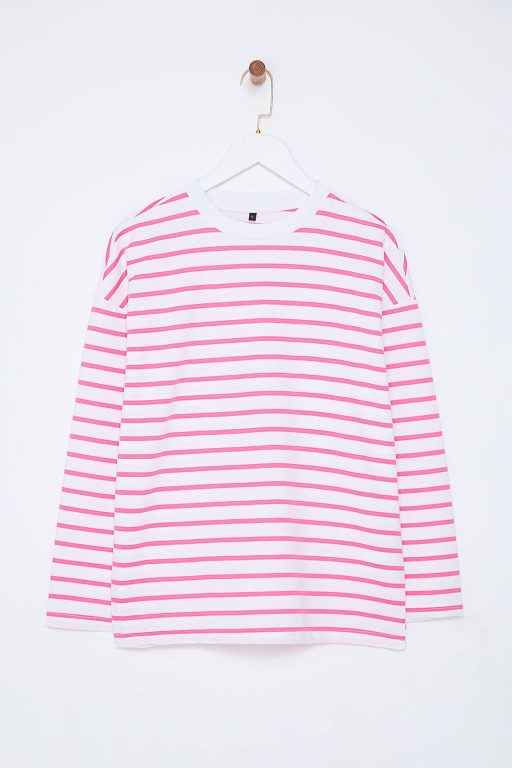 TRENDYOLMILLA Beyaz Cizgili Oversize/Genis Kesim Bisiklet Yaka Ince Orme Sweatshirt TWOAW23SW00326 фото 15