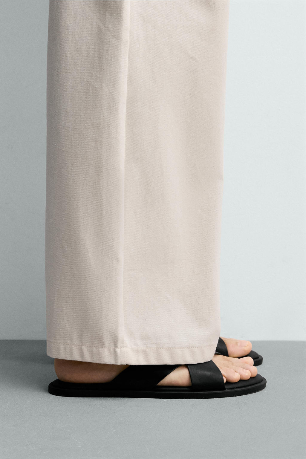 SANDALIA CRUZADA / Negro
