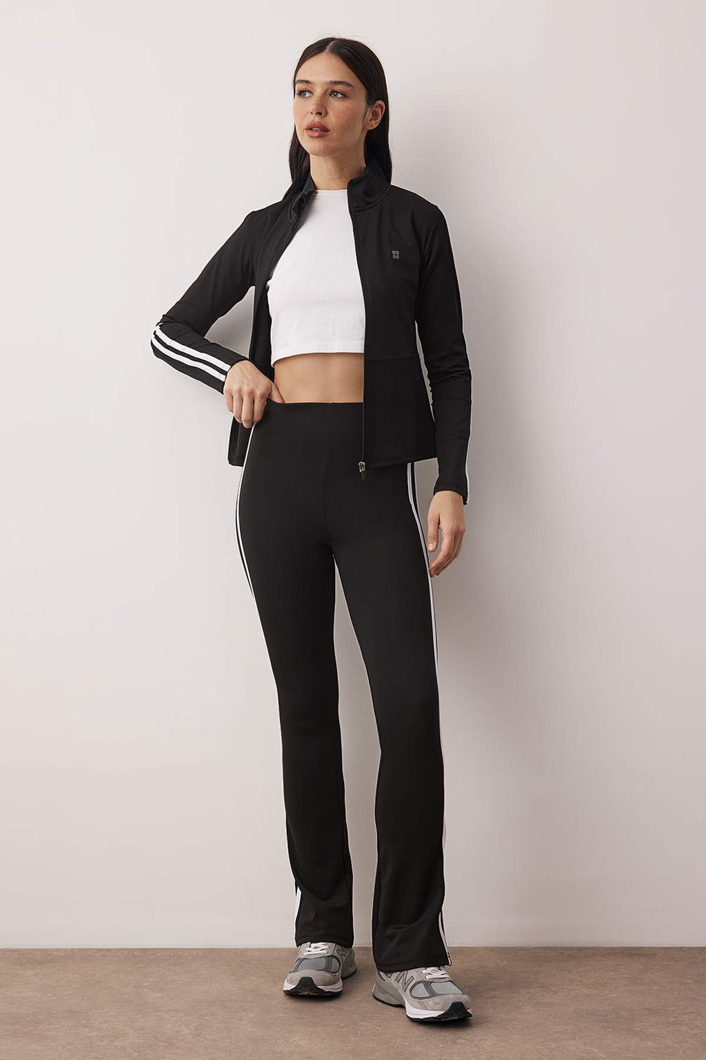 Siyah Dalg?c/Scuba Kumas Serit Detayl? Ispanyol Paca Yoga Orme Spor Tayt THMAW26TY00014 - Trendyolmilla фото 10