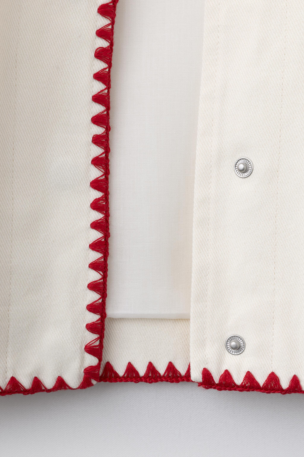 CAZADORA WORKER BORDADOS / Crudo / Rojo