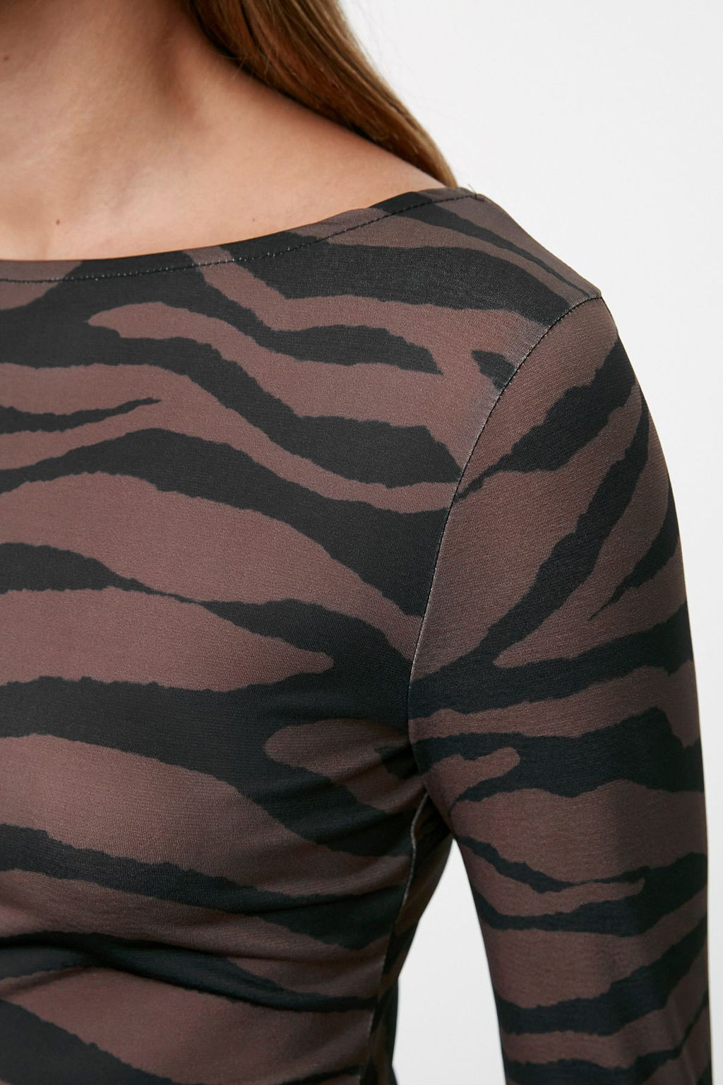 TRENDYOLMILLA Cok Renkli Animal Midi Zebra Bask?l? Fitted/Vucuda Oturan Maxi Esnek Orme Elbise TWOAW25EL00530  фото 4