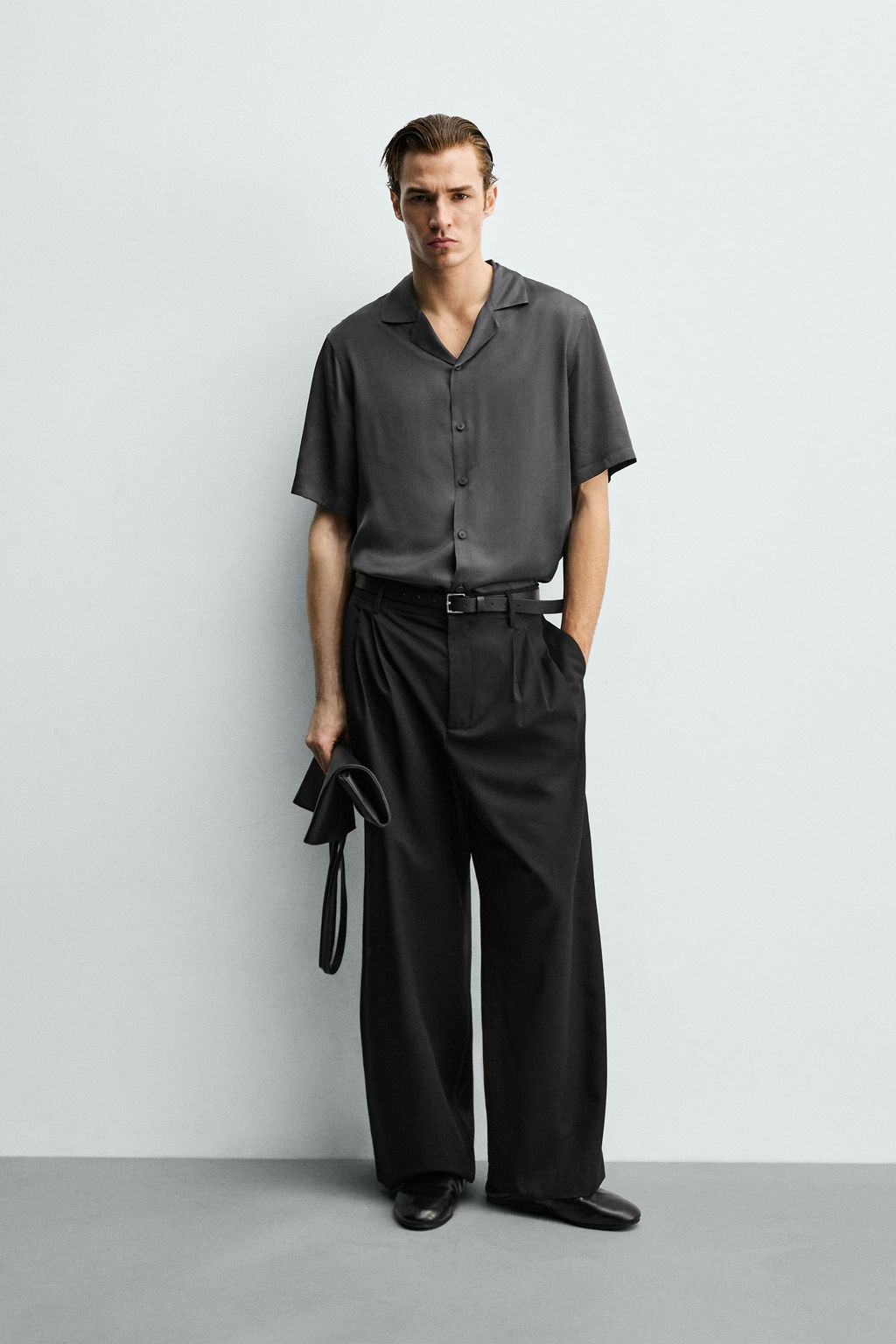 CAMISA SATINADA RELAXED FIT / Gris