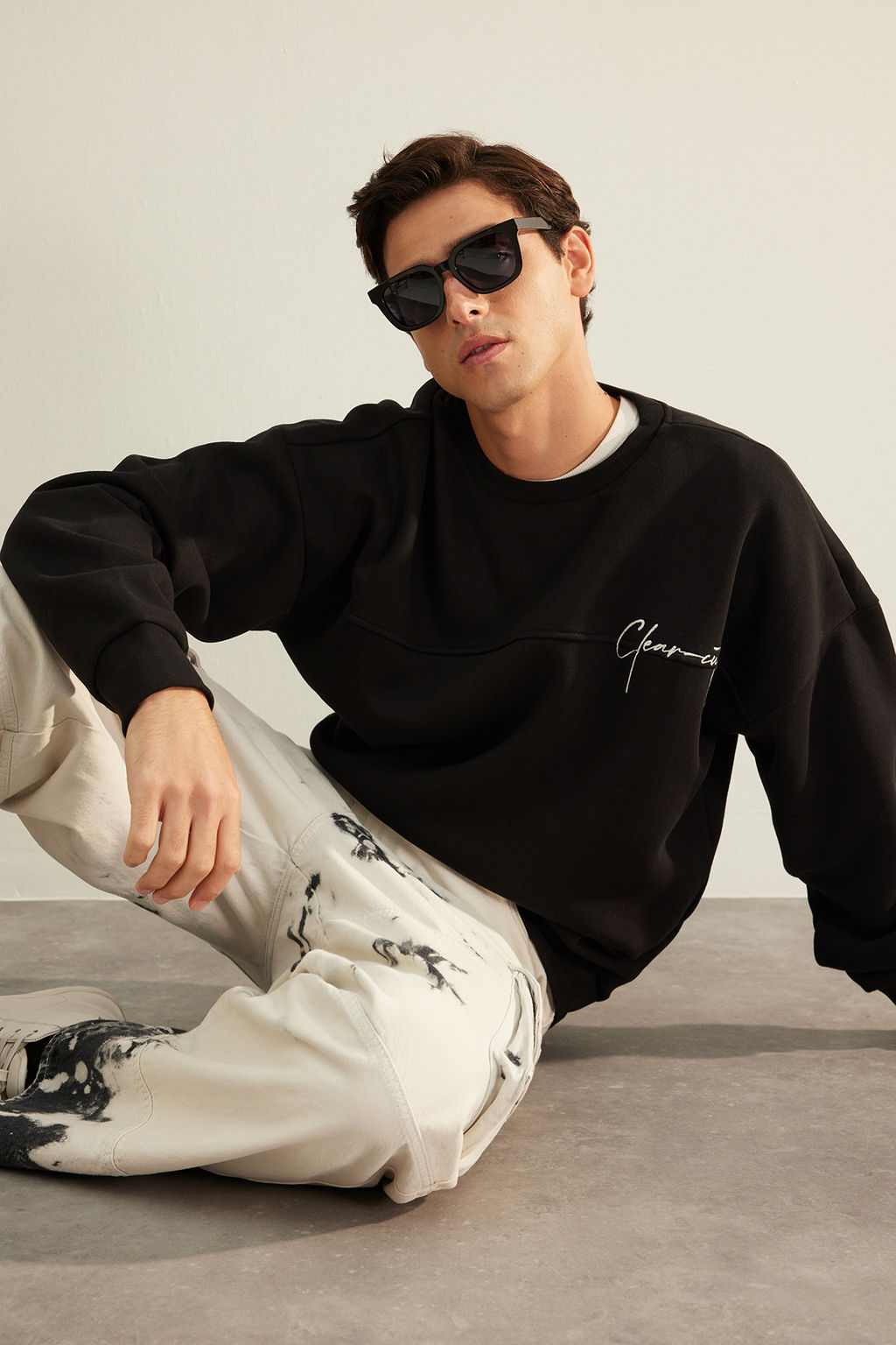 TRENDYOL MAN Limited Edition Siyah Oversize/Genis Kesim Designer Nak?sl? Ici Polarl? Sweatshirt TMNAW24SW00134