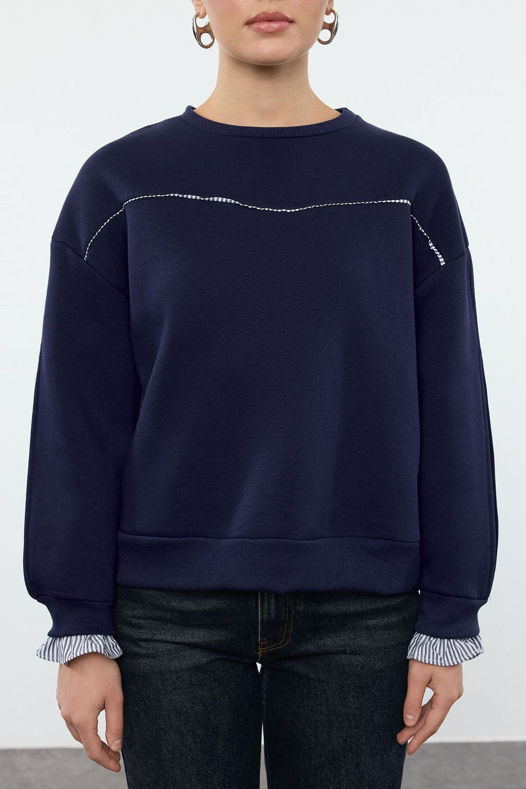 TRENDYOLMILLA Gri Melanj Dokuma Detayl? Relaxed/Rahat Kal?p Kal?n Ici Polarl? Orme Sweatshirt TWOAW25SW00079 фото 3