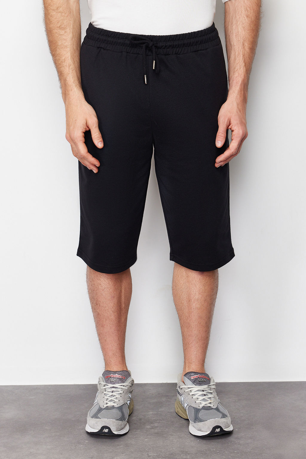 TRENDYOL MAN Basic Siyah Regular/Normal Kesim Uzun Boy Lastik Belli Kordonlu Sort TMNSS24SR00036