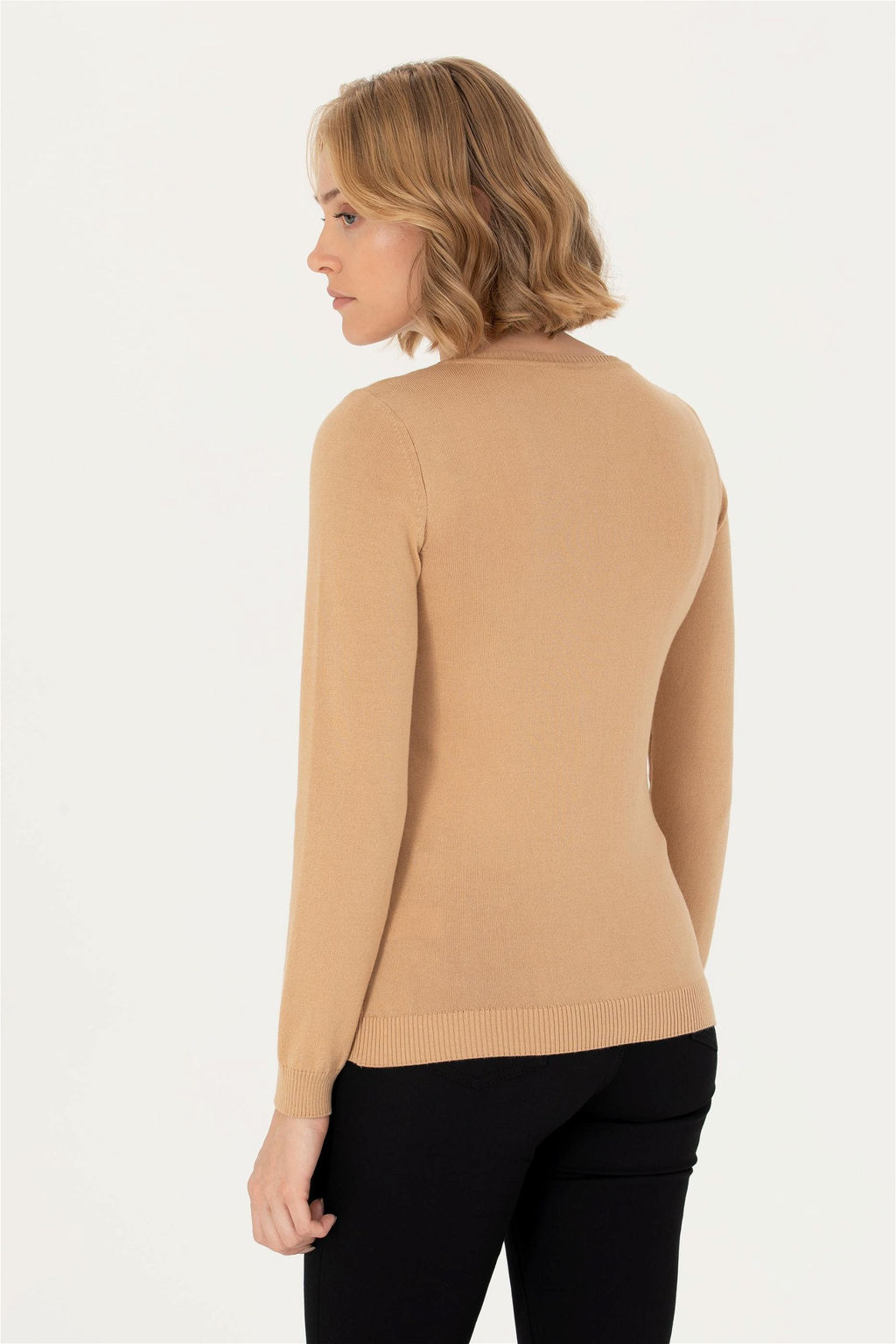 U. S. Polo Assn Женский базовый свитер песочного цвета с v-образным вырезом - U.s. polo assn фото 5