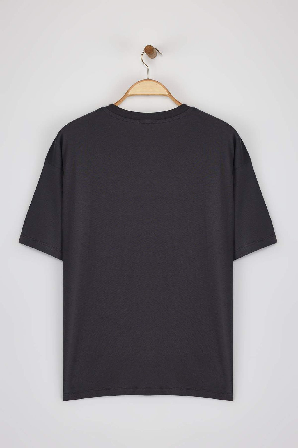 TRENDYOLMILLA Antrasit %100 Pamuk Oversize/Genis Kal?p Bask?l? Orme T-Shirt TWOSS25TS00148  фото 7