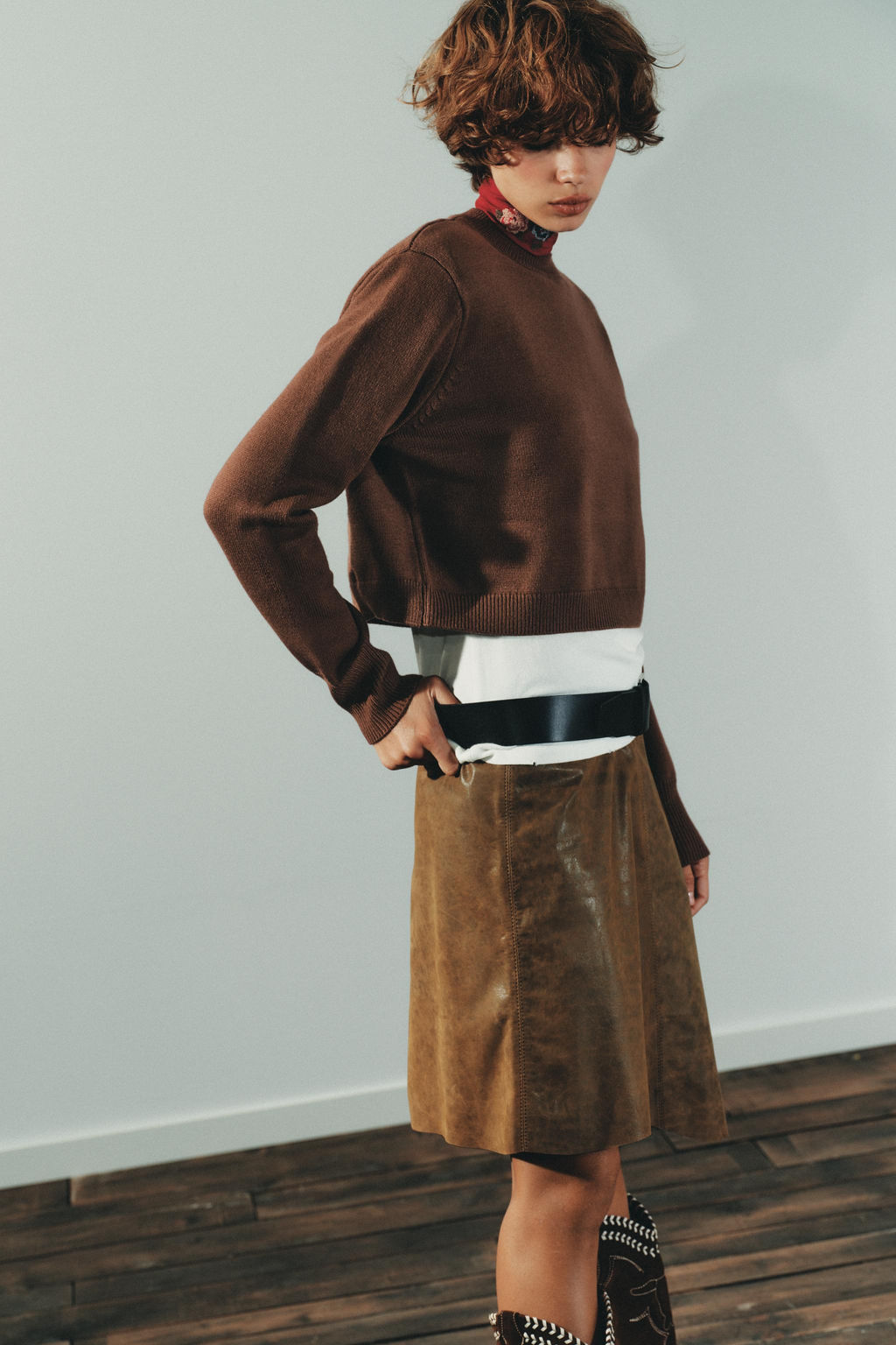 CROPPED KNIT SWEATER WITH SHOULDER PADS