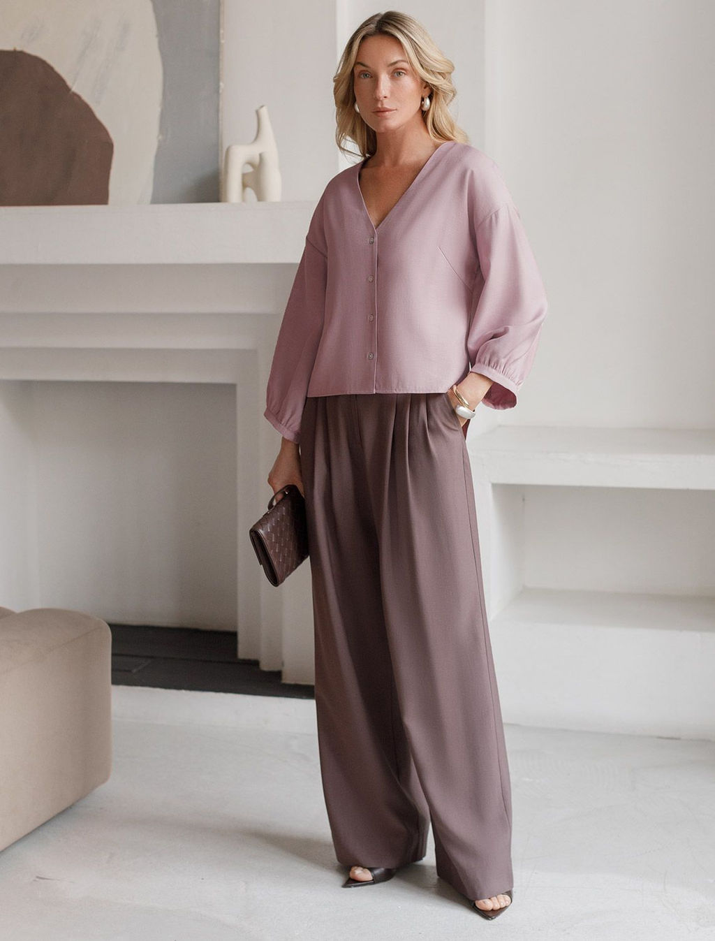 Укороченная блузка с V вырезом из плотного лиоцелла - Vilatte фото 7