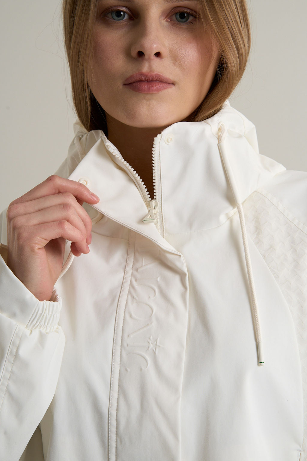 Куртка Белый ICONIC Woven Track Top