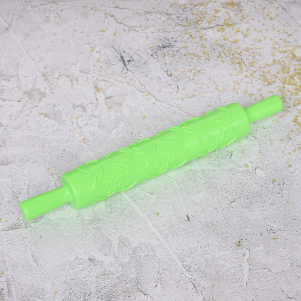 Цена за 2 шт. Скалка пластмассовая фигурная "Цветочки" 37*5см