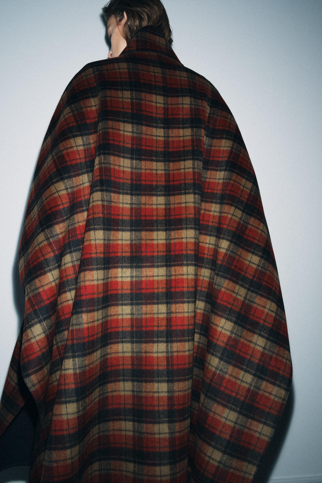 ZW COLLECTION LIMITED EDITION WOOL BLEND CHECK CAPE - Zara фото 3