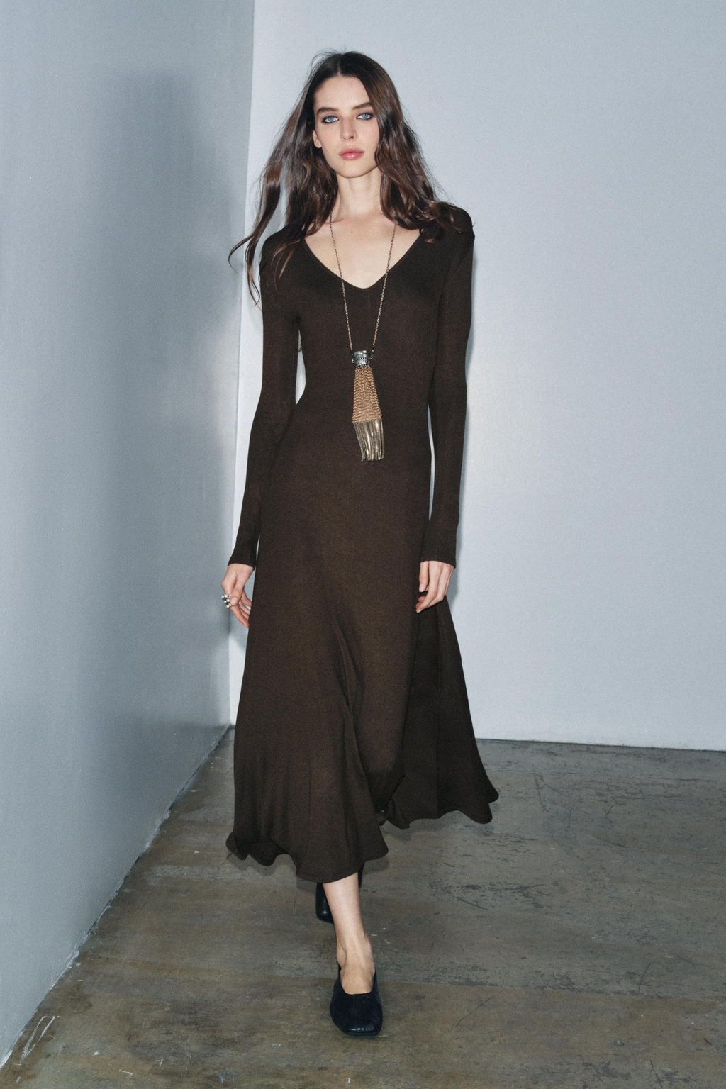 LONG V-NECK DRESS - Zara фото 5