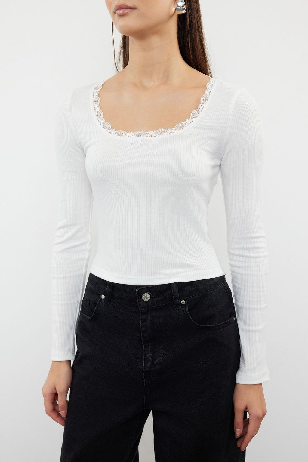 Trendyolmilla Siyah Kare Yaka Dantel Detayl? Crop/K?sa Orme Bluz TWOAW25BZ00007
