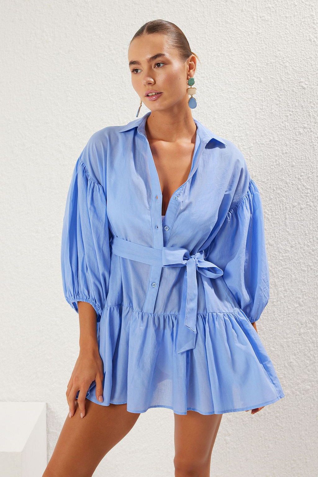 TRENDYOLMILLA Mavi Mini Dokuma %100 Pamuk Balon Kollu Plaj Elbisesi TBESS25EL00034