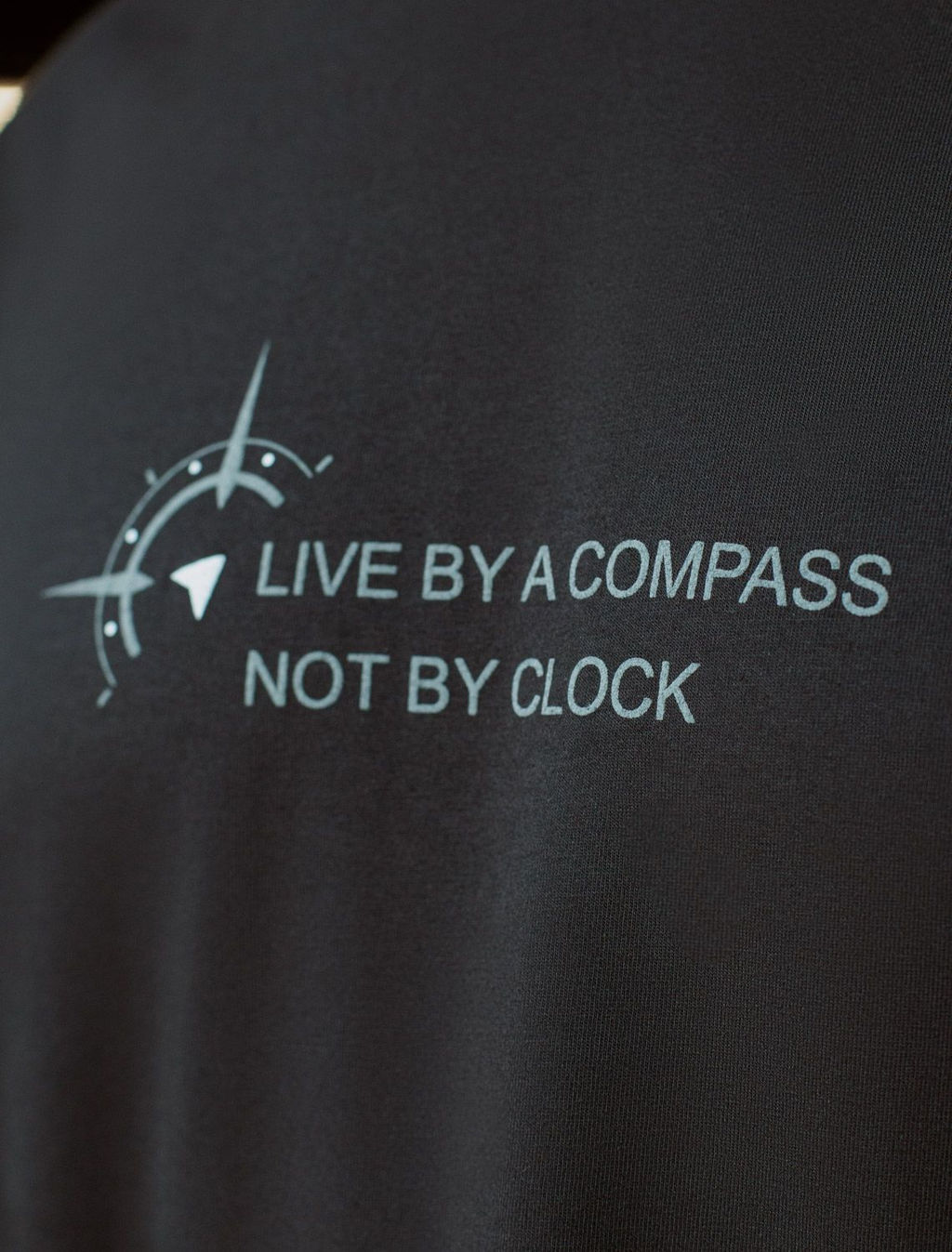 Футболка полуприлегающего кроя с принтом из премиального хлопка - Vilatte фото 6