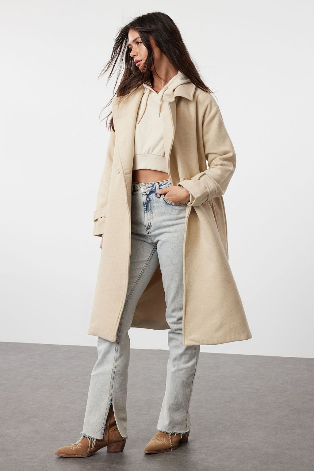 Tas Oversize Genis Kesim Kemerli Uzun Yunlu Kase Kaban TWOAW22KB0015