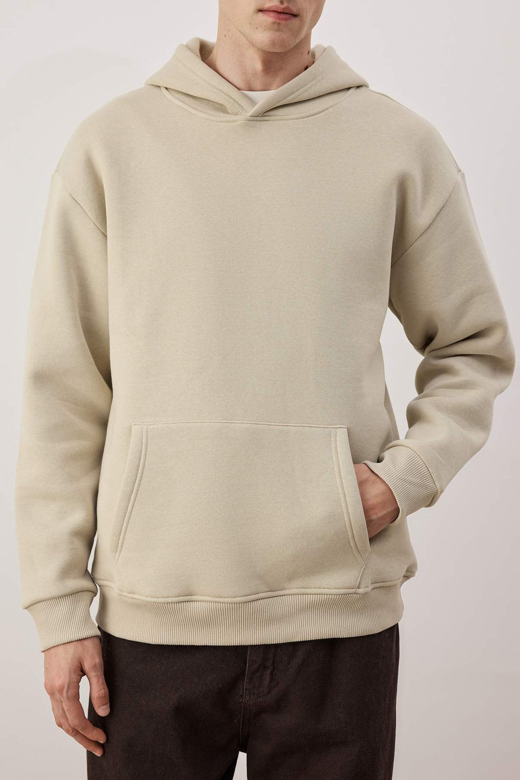 Tas Oversize/Genis Kesim S?rt? Nak?s Detayl? Kapusonlu Sweatshirt TMNAW25SW00142