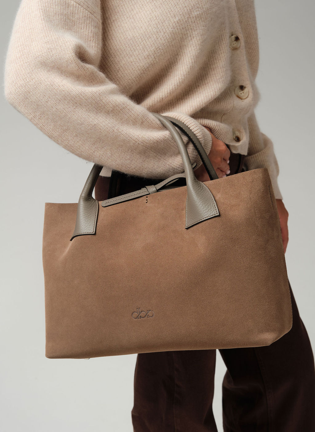 Замшевая сумка Iris DBR 31372 серо-коричневый фото 7