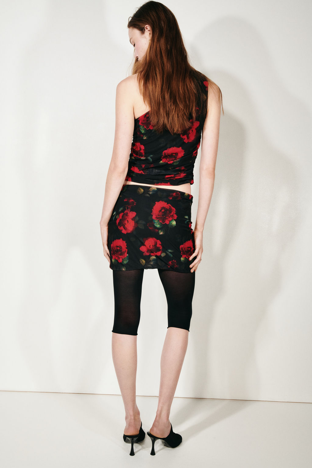 Top de un hombro con detalle enlazado - H&m фото 5