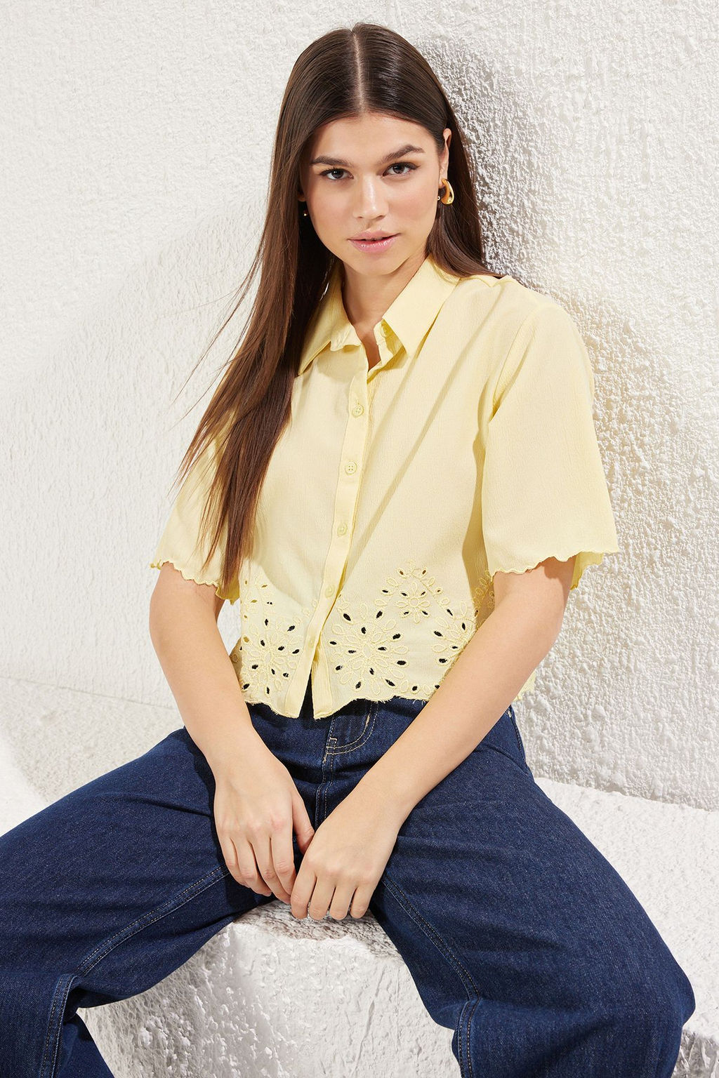 TRENDYOLMILLA Beyaz Etek Ucu Ve Kol Ucu Nak?s Detayl? Regular Normal Kal?p Dokuma Gomlek TWOSS25GO00101 фото 9