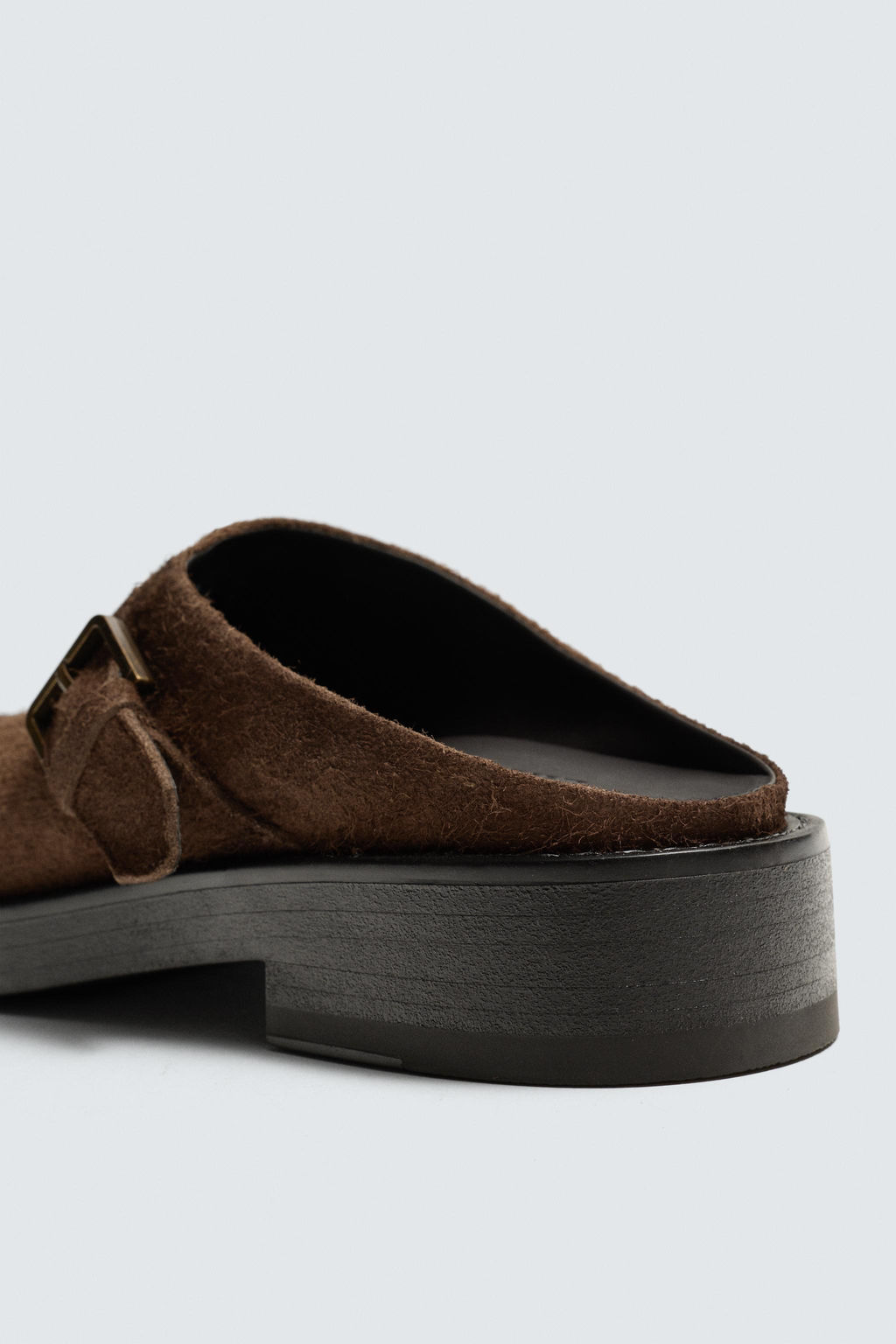 LEATHER CLOGS WITH BUCKLE